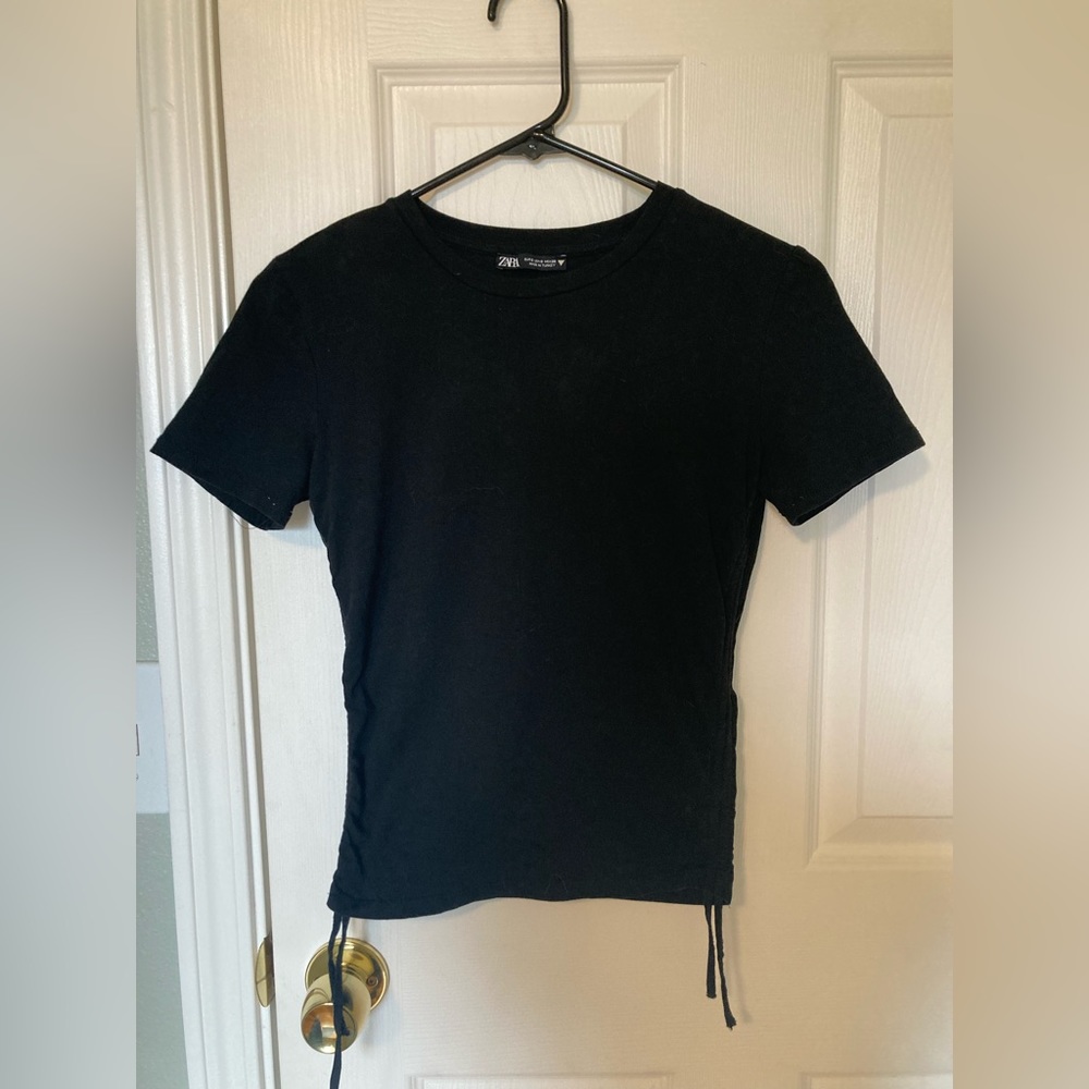 Zara cropped black tshirt with side ruching. Size small.